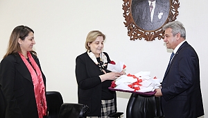 BAŞKAN ZABUN’DAN KADIN GİRİŞİMCİLERE ÇİÇEKLİ KUTLAMA