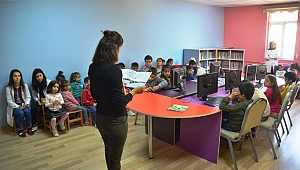 GÖRME ENGELLİLER İÇİN KİTAP OKUDULAR 