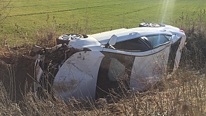 KAHRAMANMARAŞ’TA OTOMOBİL SULAMA KANALINA DÜŞTÜ 