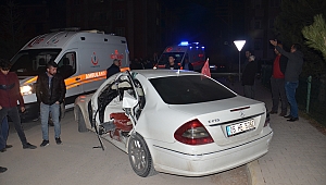 KAMYONET İLE OTOMOBİL ÇARPIŞTI: 4 YARALI 