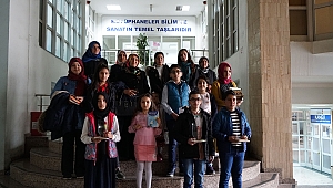 KİTAP OKUYANLARA HEDİYELERİ VERİLDİ