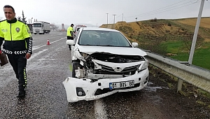 OTOMOBİL BARİYERE ÇARPTI 