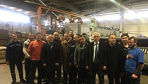 ÖZTUNÇ VE TEZCAN İŞÇİLERLE AYNI SOFRAYI PAYLAŞTI