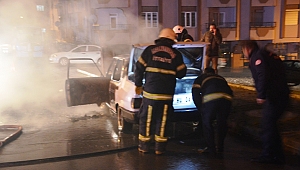 PARK HALİNDEYKEN YANAN OTOMOBİL HURDAYA DÖNDÜ 