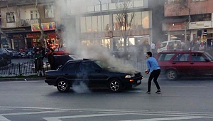 SEYİR HALİNDEKİ OTOMOBİL ALEV ALDI