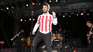 YUSUF GÜNEY KAHRAMANMARAŞ'TA HAYRANLARIYLA BULUŞTU 