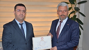 EKİNÖZÜ BELEDİYE BAŞKANI EKER MAZBATASINI ALDI