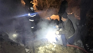 EVDE YANGIN ÇIKTI AHIRDAKİ HAYVANLAR TELEF OLDU 