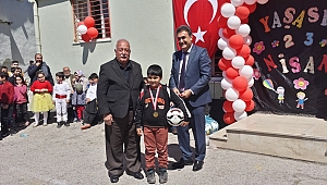 İSTİKLAL İLKOKULU 23 NİSAN'I MAHALLELİYLE COŞKUYLA KUTLADI