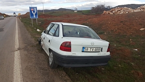 KAHRAMANMARAŞ’TA OTOMOBİLLER KAFA KAFAYA ÇARPIŞTI: 3 YARALI 