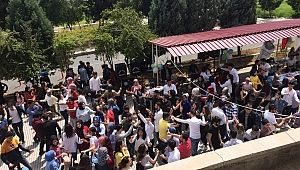 ÖĞRENCİLER SINAV ÖNCESİ STRES ATTI 