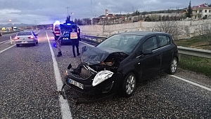 OTOMOBİL BARİYERE ÇARPTI 