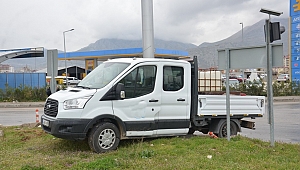 PİKAPLA KAMYON ÇARPIŞTI: 1 YARALI 