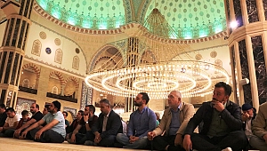 ABDÜLHAMİT HAN CAMİİ'NDE İLK TERAVİH 