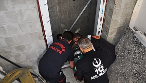 ASANSÖR BOŞLUĞUNA DÜŞEN İŞÇİ YARALANDI 