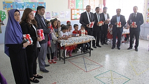 BAŞKAN AYDIN OKUMA BAYRAMINDA KİTAP HEDİYE ETTİ