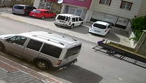 DEMİR KAPI ÇOCUĞUN ÜZERİNE BÖYLE DÜŞTÜ 