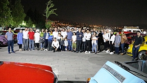 KLASİK OTOMOBİLLERDEN 19 MAYIS KORTEJİ 