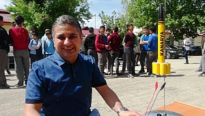 MESLEK LİSESİ ÖĞRENCİLERİ 400 METRE MENZİLLİ ROKET YAPTI 
