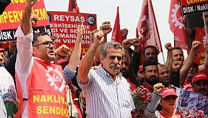 NAKLİYAT-İŞ SENDİKASI TAKSİM CUMHURİYET ANITI’NA ÇELENK BIRAKTI 