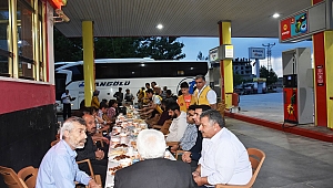 OTOBÜS YOLCULARINA İFTAR SÜRPRİZİ 
