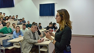 SAÜ’DE ‘YENİ MEDYA SANATI’ İSİMLİ SÖYLEŞİ DÜZENLEDİ 