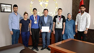 SPORCULARIMIZ YÜZMEDE ENGEL TANIMADILAR