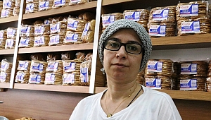 SURİYELİ GENÇ, YOLDA BULDUĞU 17 BİN 500 LİRAYI SAHİBİNE TESLİM ETTİ 