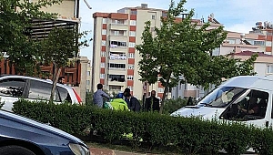 TERS RÜZGARA KAPILAN PARAŞÜTÇÜ YERE ÇAKILDI 