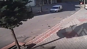 BİSİKLETLİ ÇOCUĞA ARAÇ ÇARPTI, OLAY GÜVENLİK KAMERASINA YANSIDI 