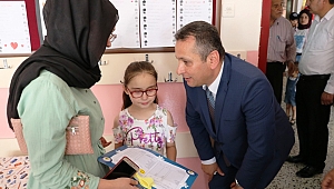 KARNE ALIRKEN KONUŞAMAYINCA GÖZYAŞLARINI TUTAMADI 