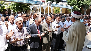 MURSİ İÇİN KAHRAMANMARAŞ’TA GIYABİ CENAZE NAMAZI KILINDI 