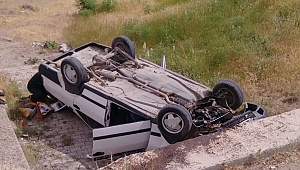 OTOMOBİL MENFEZE DEVRİLDİ: 4 YARALI 