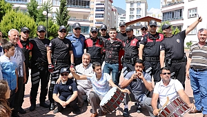 POLİS ASKER EĞLENCESİNE KONVOYLA GELDİ, GÖRENLER ŞAŞIRDI 
