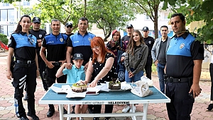 POLİSLERDEN ENGELLİ GENCE DOĞUM GÜNÜ SÜRPRİZİ 