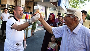 SICAKLARDA DONDURMAYLA SERİNLİYORLAR 