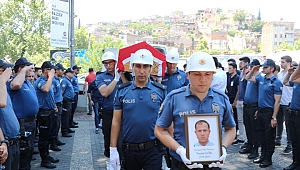 TRAFİK KAZASINDA HAYATINI KAYBEDEN POLİS TOPRAĞA VERİLDİ 