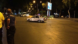 TRAFİKTE YÜKSEK SESTEN CEZA KESİLEN SÜRÜCÜ DRİFT YAPARAK TEPKİ GÖSTERDİ 