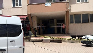 UZMAN ÇAVUŞ EŞİNİ ÖLDÜRÜP İNTİHAR ETTİ 