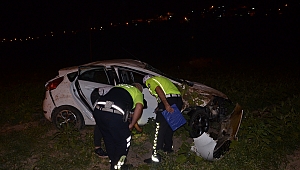AZERBAYCANLI ÖĞRENCİLER KİRALADIKLARI OTOMOBİL İLE KAZA YAPTI: 4 YARALI 