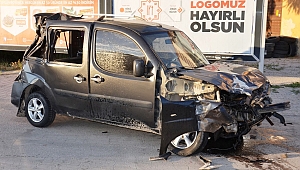 HAFİF TİCARİ ARAÇLA TIR ÇARPIŞTI: 1 YARALI 