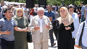 KAHRAMANMARAŞ’TA İLK HACI KAFİLESİ UĞURLANDI 