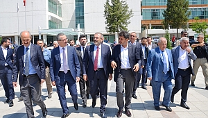 MAHİR ÜNAL MİLLİ İRADE MEYDANINI GEZDİ 