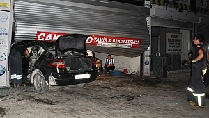 OTOMOBİL TAMİRHANEYE DALDI: 2 YARALI 