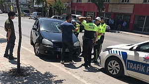  OTOMOBİLİN ÇARPTIĞI YAYA YARALANDI 