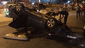 TAKLA ATAN OTOMOBİLDE İKİ KİŞİ YARALANDI 