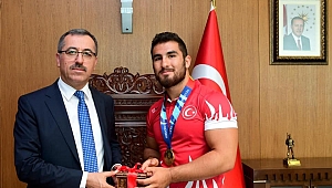 BÜYÜKŞEHİR GÜREŞÇİLERİ DÜNYA ŞAMPİYONASINDA