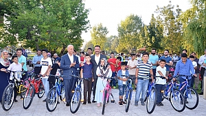 ELBİSTAN BELEDİYESİ’NDEN 100 ÇOCUĞA BİSİKLET 
