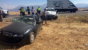 KAHRAMANMARAŞ’TA İKİ OTOMOBİL ÇARPIŞTI: 3 YARALI 