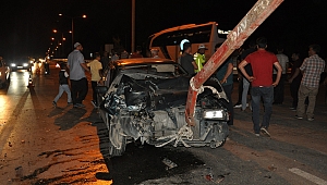 KAMYONETLE OTOMOBİL ÇARPIŞTI: 5'İ ÇOCUK 12 YARALI 